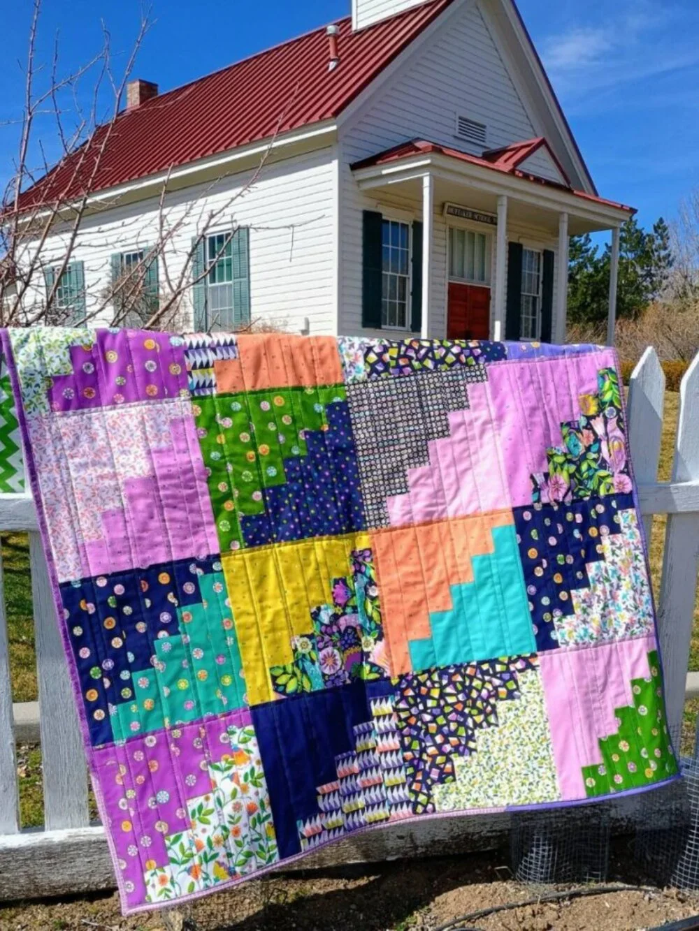 BNWT COLORFUL MODERN LAP QUILT WITH UNIQUE DESIGN